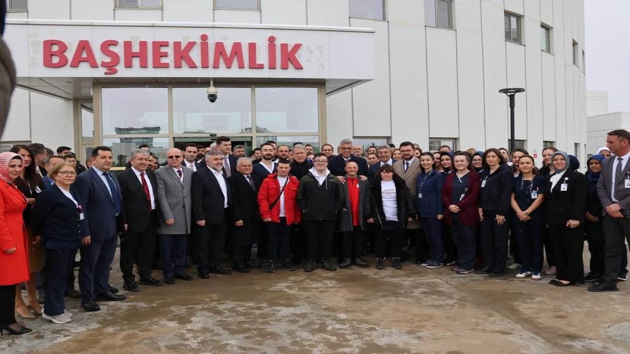 Başhekim Özcan’dan Bakan Memişoğlu’na Anlamlı Hediye
