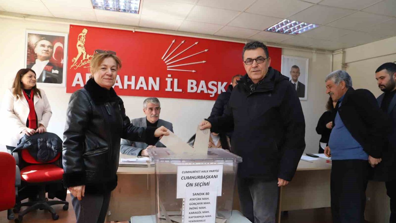 Ardahan’da Chp’de Cumhurbaşkanı Adaylık Ön Seçimi İçin Oy Kullanılıyor