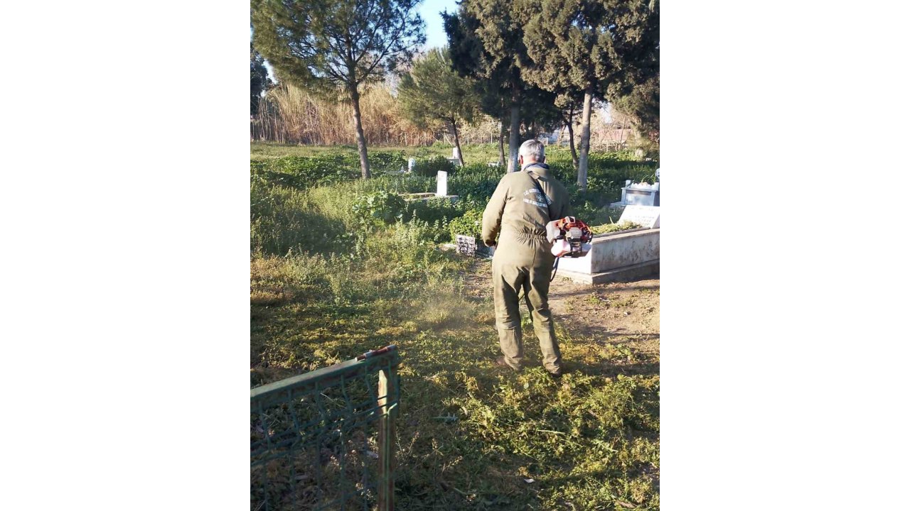 Germencik Belediyesi, Bayram Öncesi Mezarlıklarda Bakım Çalışması Başlattı