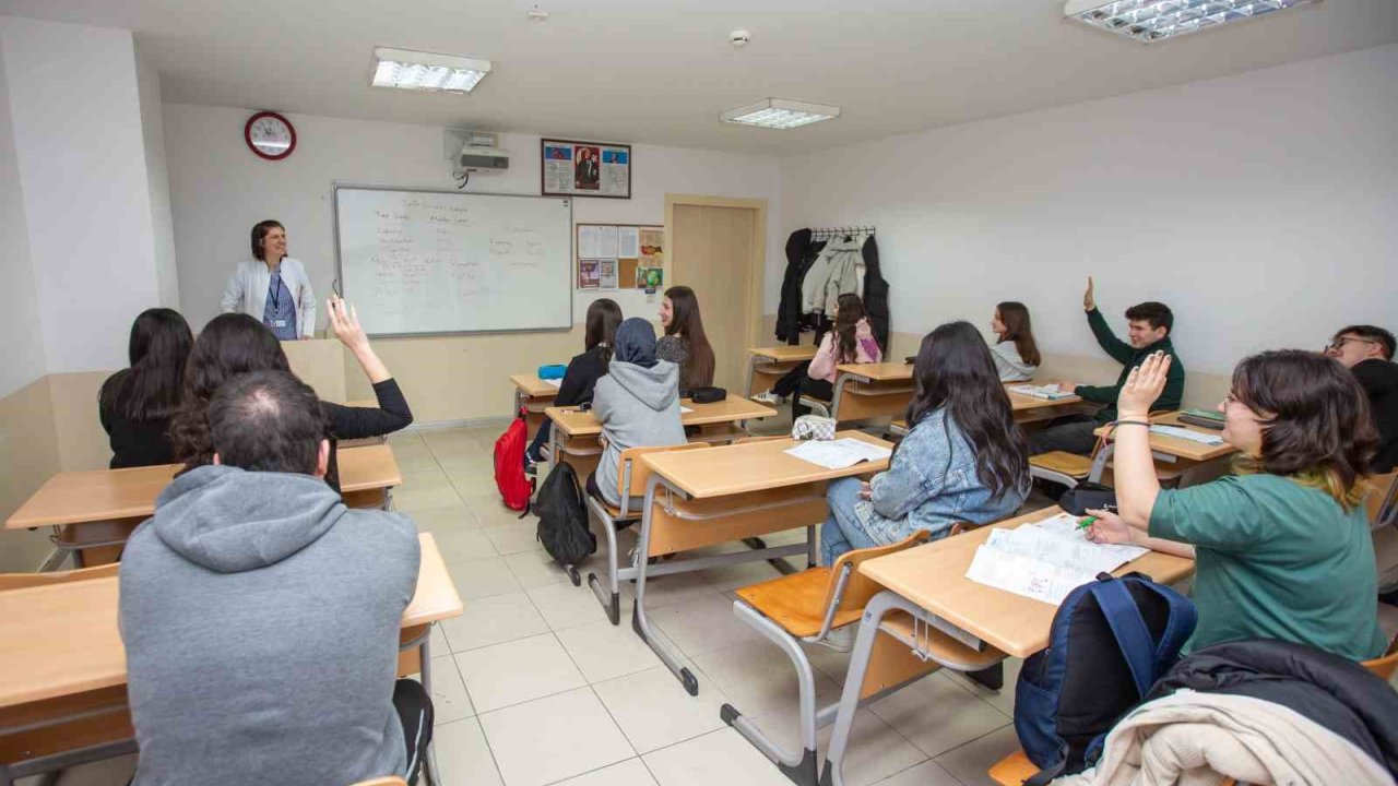 Bursa Büyükşehir, Üniversite Adaylarının Yanında