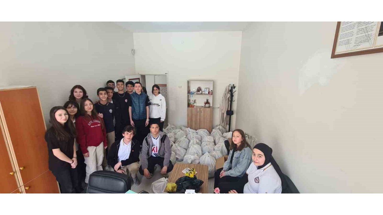 Lise Öğrencilerinden Örnek Davranış