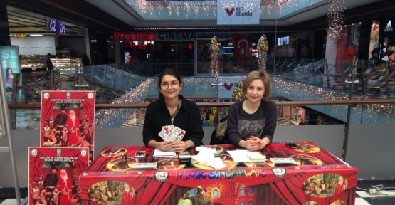 Tiyatro oyunu için Esas 67 avm’de stant açtılar