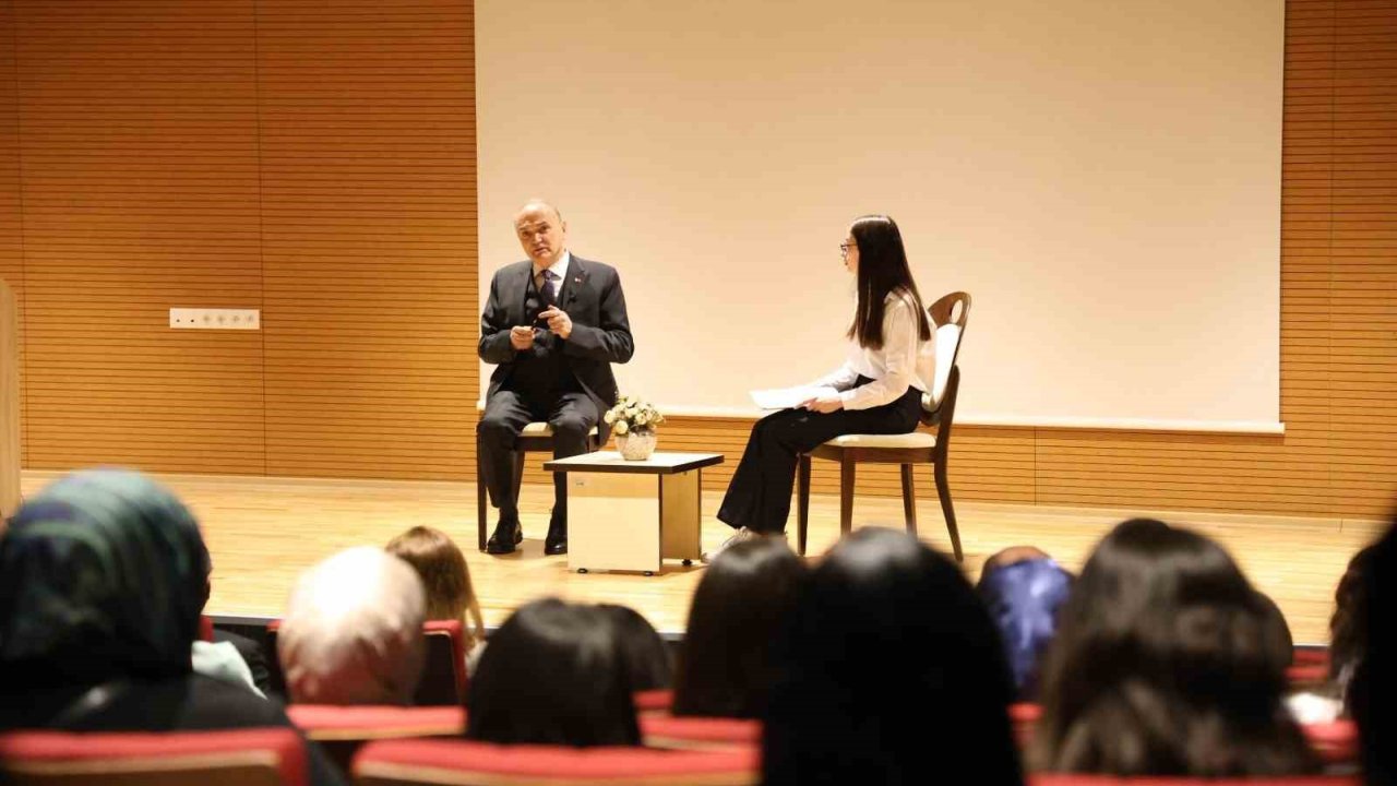 Başkan Özlü Üniversitesi Öğrencileriyle Bir Araya Geldi