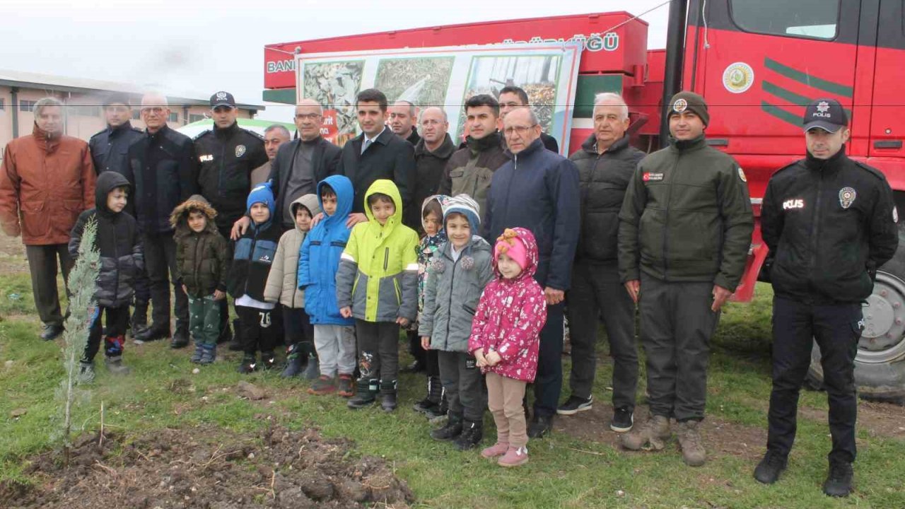 Manyas’ta Protokol Ve Minikler Fidan Dikti