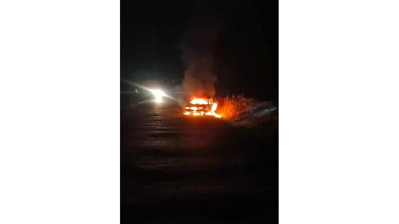 Siverek’te Otomobil Alevlere Teslim Oldu