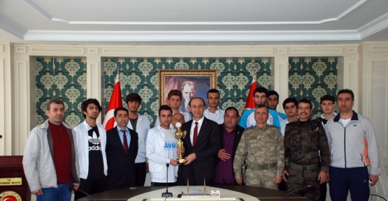 Yamanspor Basketbol Takımından Vali Erin’e şampiyonluk sözü