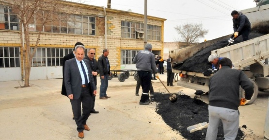 Akşehir’de yollardaki onarım ve tadilat çalışmaları sürüyor