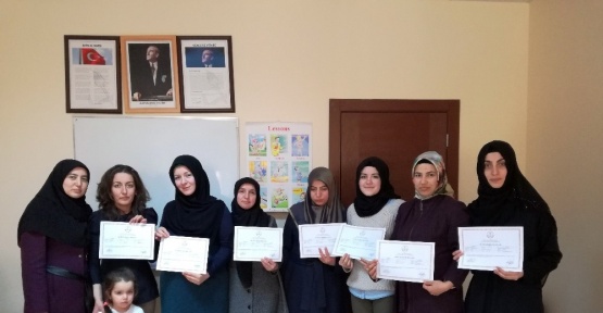 Saraylı kadınlar Arapça sertifikası aldı