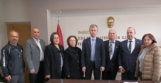 Foça’daki emekli astsubaylardan yeni kaymakama ziyaret