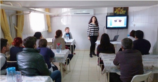 Lapseki Devlet Hastanesi’nde iletişim eğitimi verildi