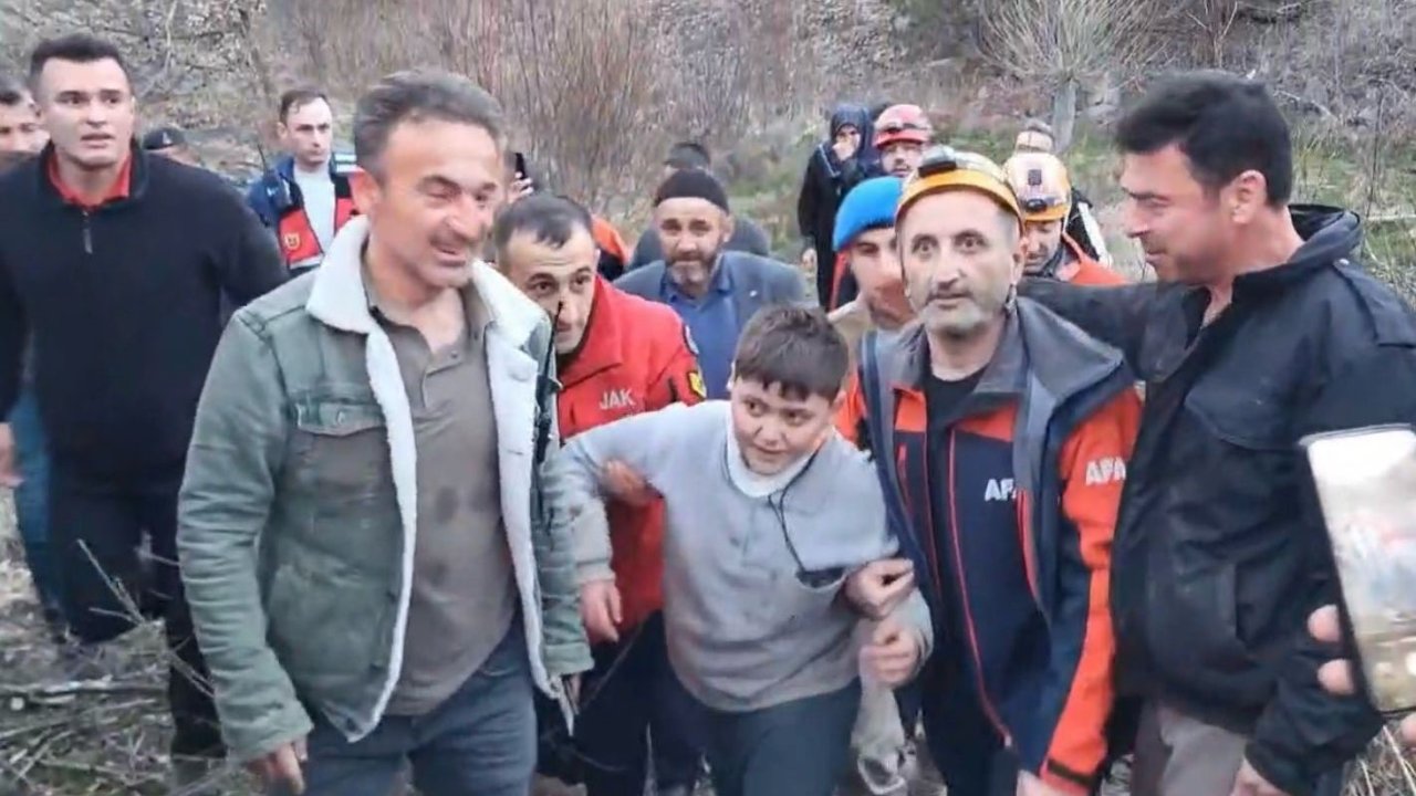 Kaybolan 9 Yaşındaki Çocuk 12 Saatlik Çalışmanın Ardından Ormanda Bulundu