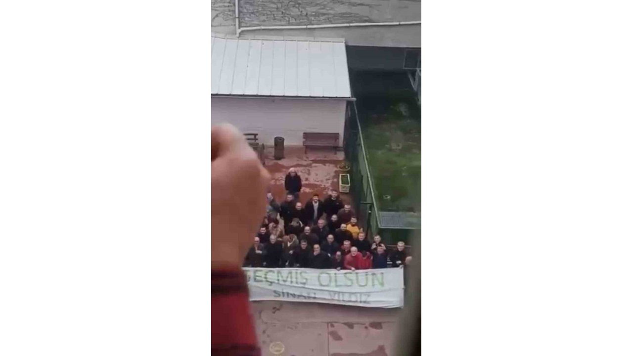 Hastanede Tedavi Gören Arkadaşları İçin Toplanıp Pankart Açtılar