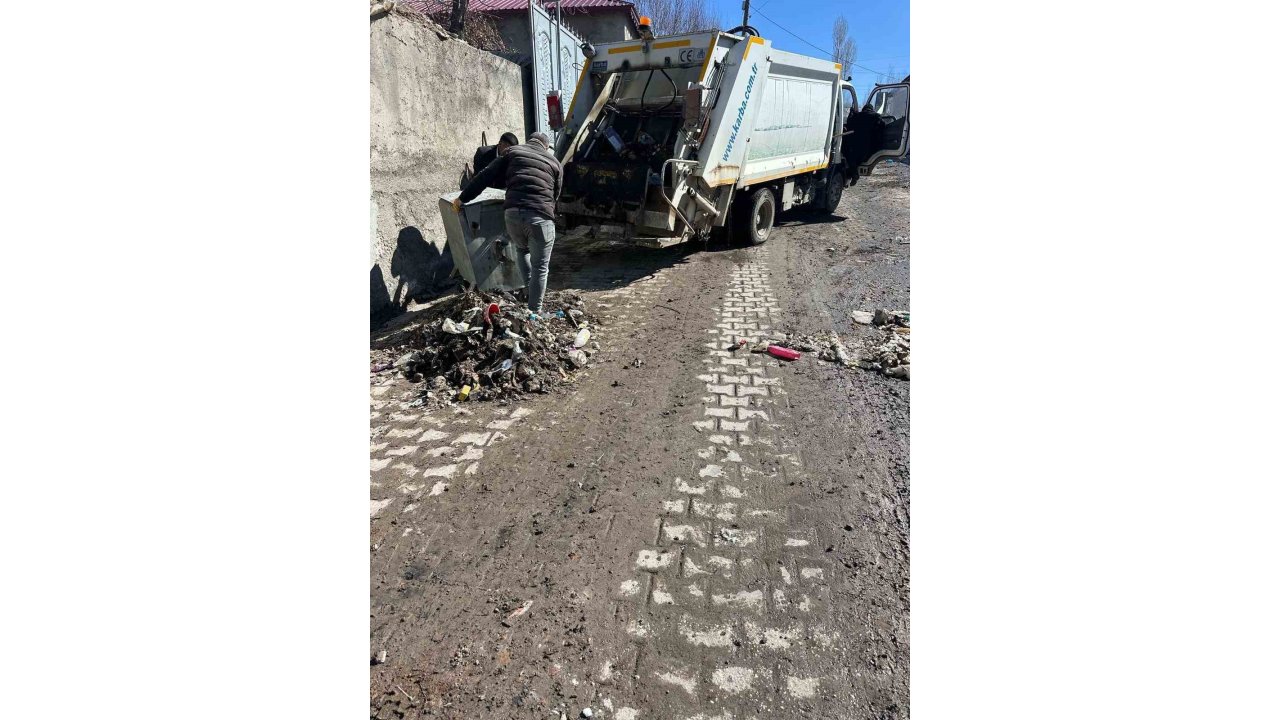 Dedeli Belediyesi Ekiplerinden Bahar Temizliği