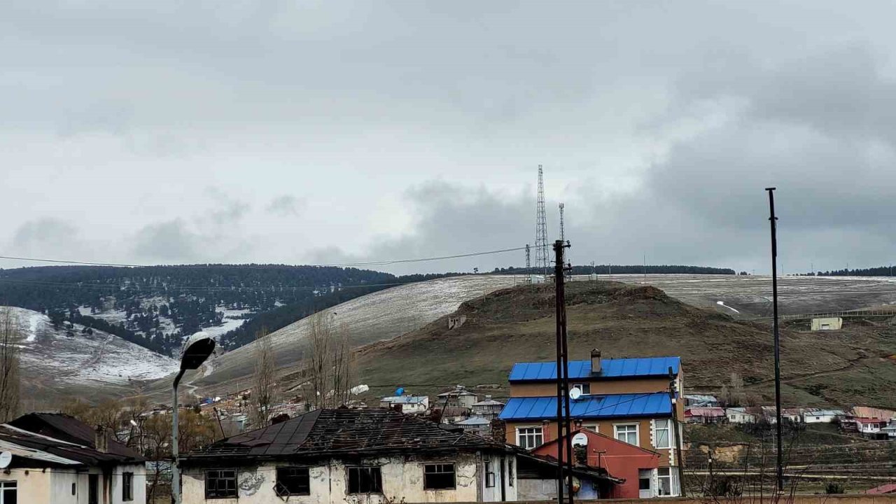 Sarıkamış’ta Yüksek Kesimlere Nisan Karı