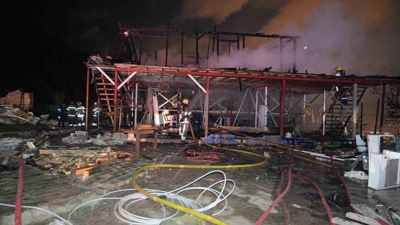 Orman İçerisindeki Baraka Yangında Kül Oldu