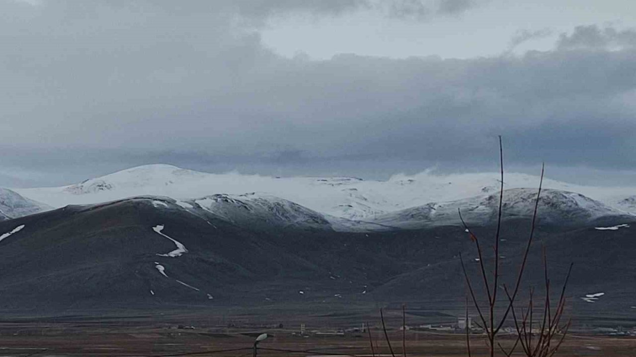 Ardahan’da Dağların Zirvesi Beyaza Büründü