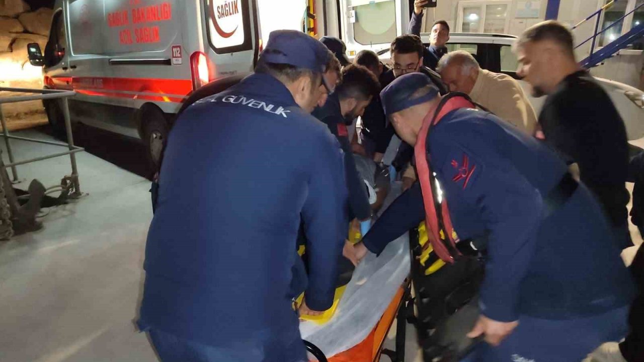 Çanakkale’de Göğüs Kafesi Kemiği Kırığı Tanısı Konulan Hasta Sahil Güvenlik Ekiplerince Tahliye Edildi