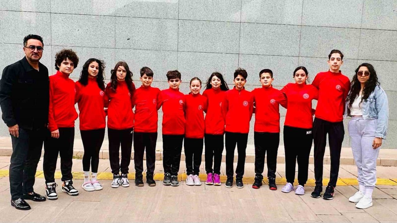 Yüzmede Elazığ’a 8 Madalya