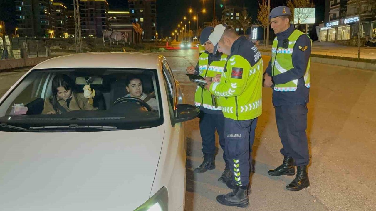 Jandarma Ekiplerinden Sıkı Denetim