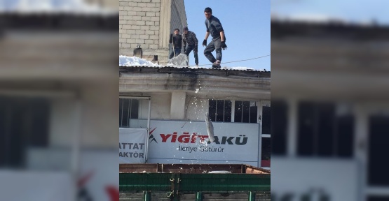 Cemre düşmesi ile ısınan havalar vatandaşı damlara çıkardı