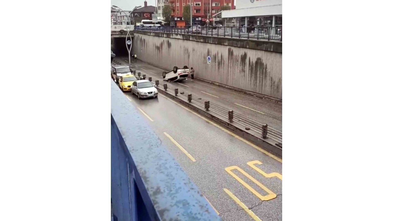 Alt Geçitte Takla Atan Otomobil Trafiği Aksattı