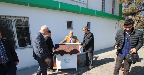 Kedilere sıcak yuva