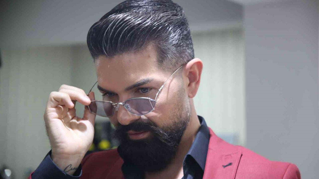 Ünlü Sanatçının Altın Gözlüğüne Değer Biçilemiyor