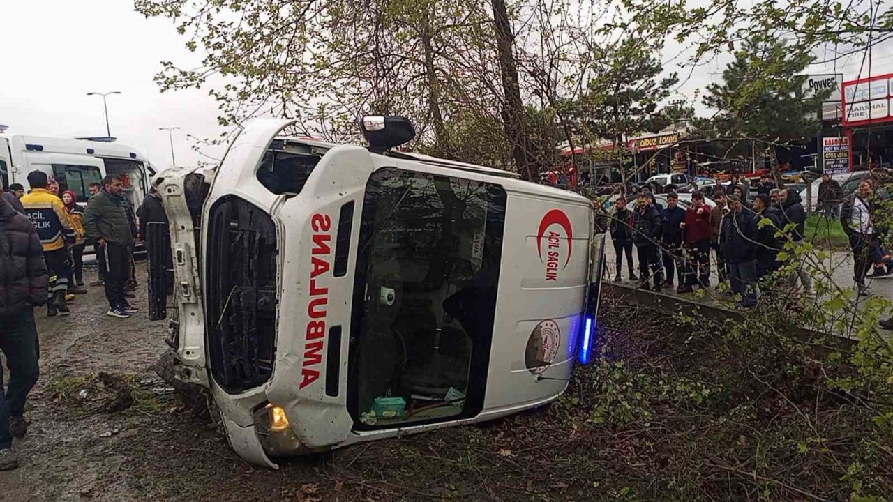 Zonguldak’ta Ambulans İle Otomobil Çarpıştı: 6 Yaralı