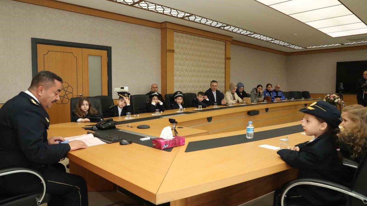 Emniyet Müdürü Arıbaş, Çocuklarla Kitap Okudu