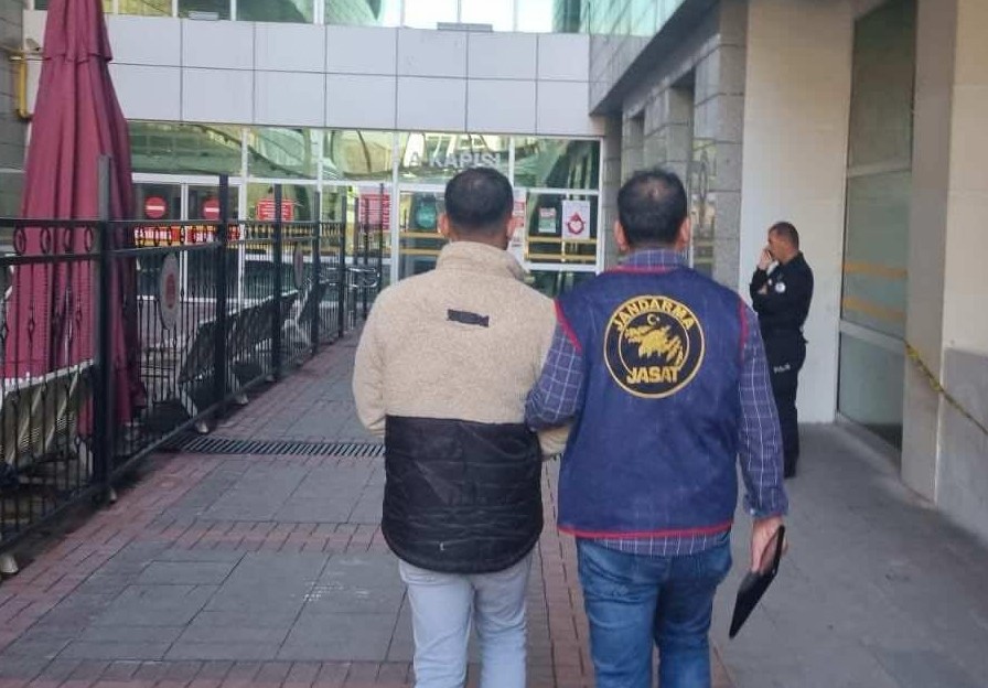 Mersin’de Hapis Cezasıyla Aranan 2 Hükümlü Yakalandı