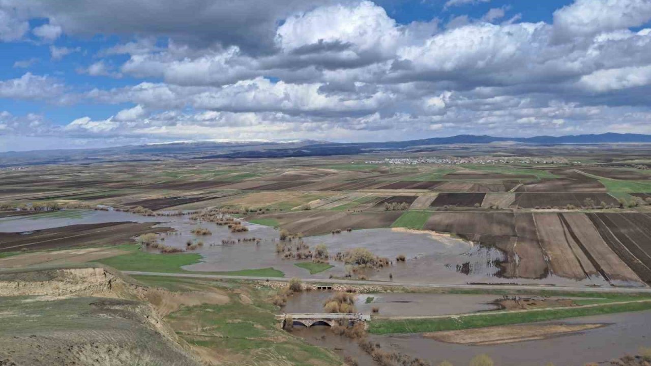 Akyaka’da Tarım Arazileri Sulara Gömüldü