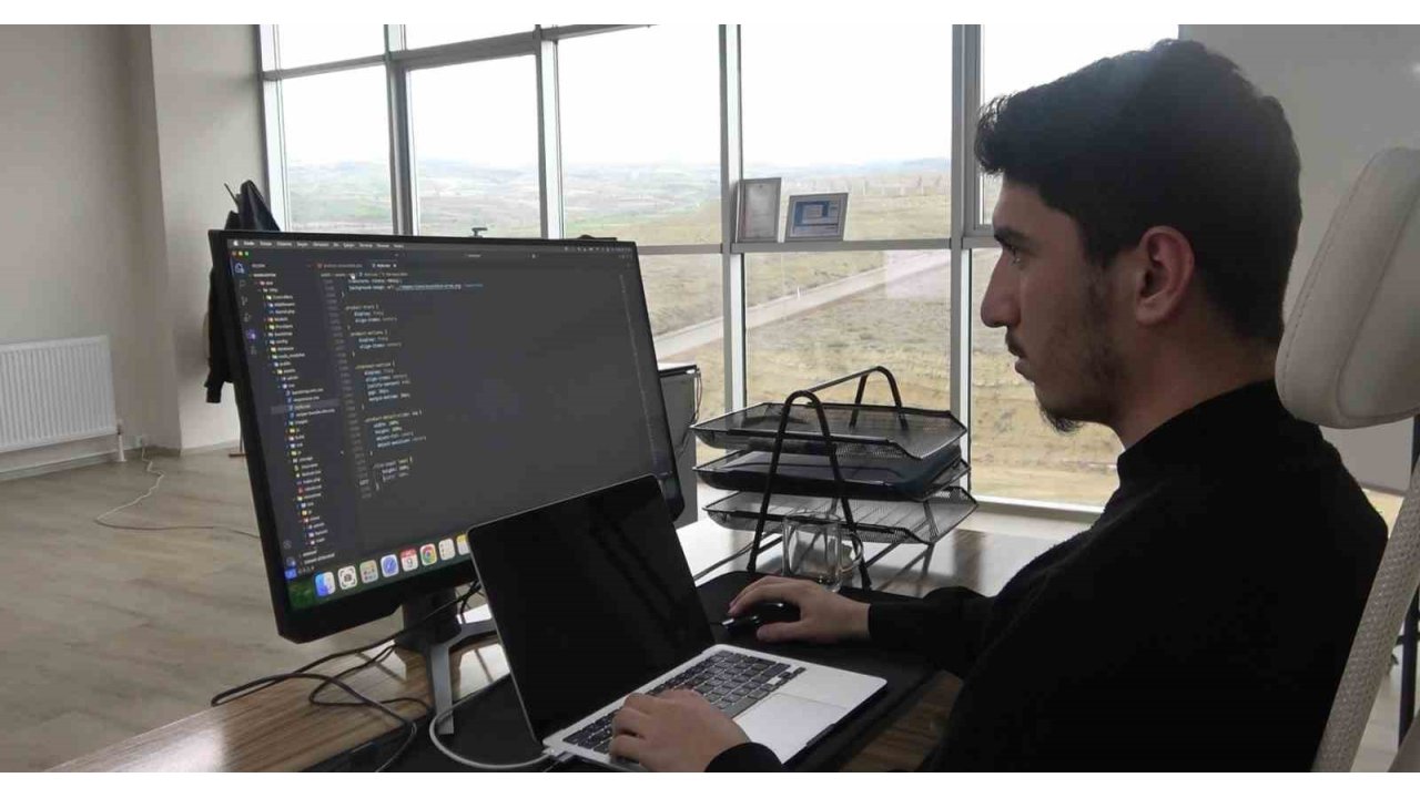 Genç Girişimciler Teknokent’te Hem Öğreniyor Hem Üretiyor