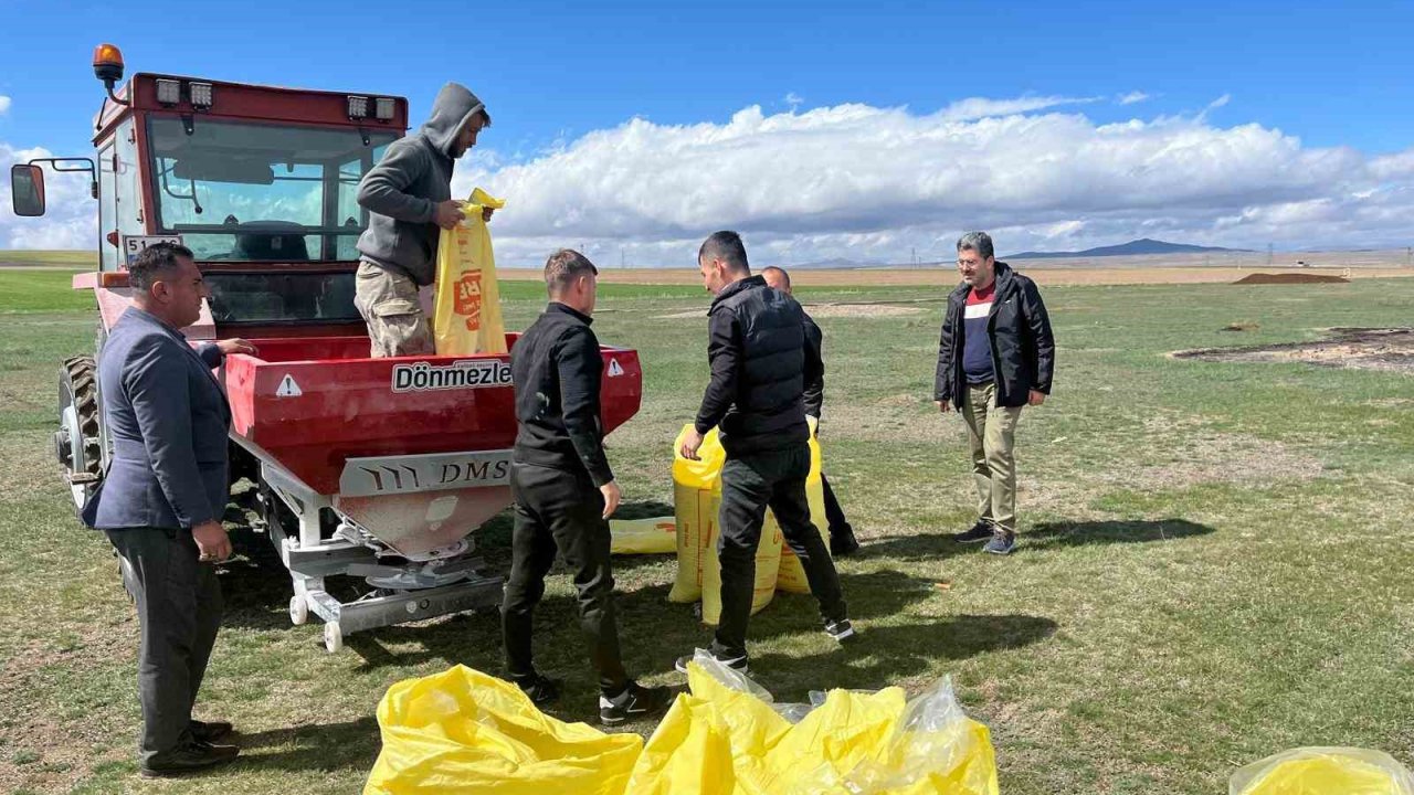 Niğde Meralarında Gübreleme Çalışmaları Başladı