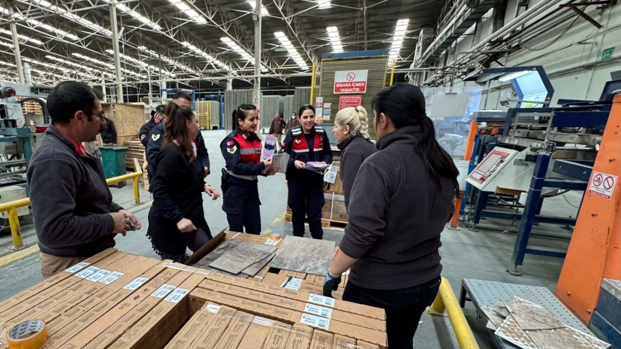 Jandarmadan Ailenin Korunması Ve Kadına Karşı Şiddet Konusunda Bilgilendirme Ve Eğitim Faaliyeti