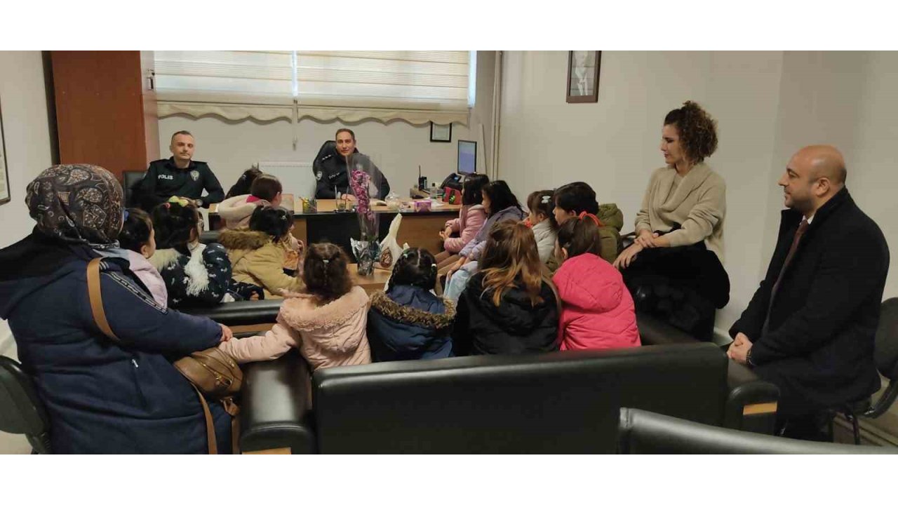 Çocuklar Polis Haftası’nda Karakolu Ziyaret Etti