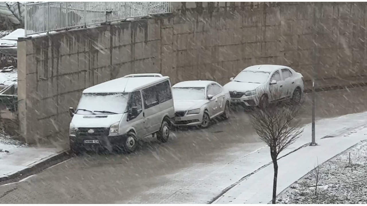 Yüksekova’da Kar Yağışı Etkili Oldu