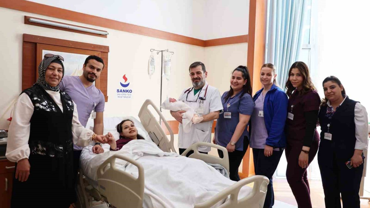 Kanseri Yendi, Sağlıklı Bir Bebek Dünyaya Getirdi