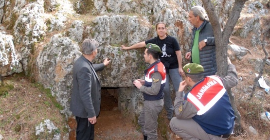 Doğa yürüyüşünde kaya mezarı buldular