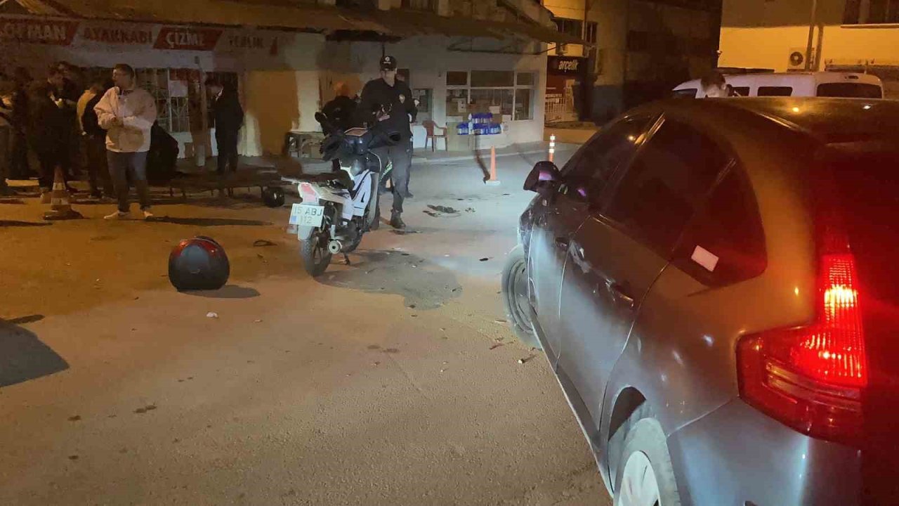 Otomobile Çarparak Savrulan Motosikletin Sürücüsü Yaralandı