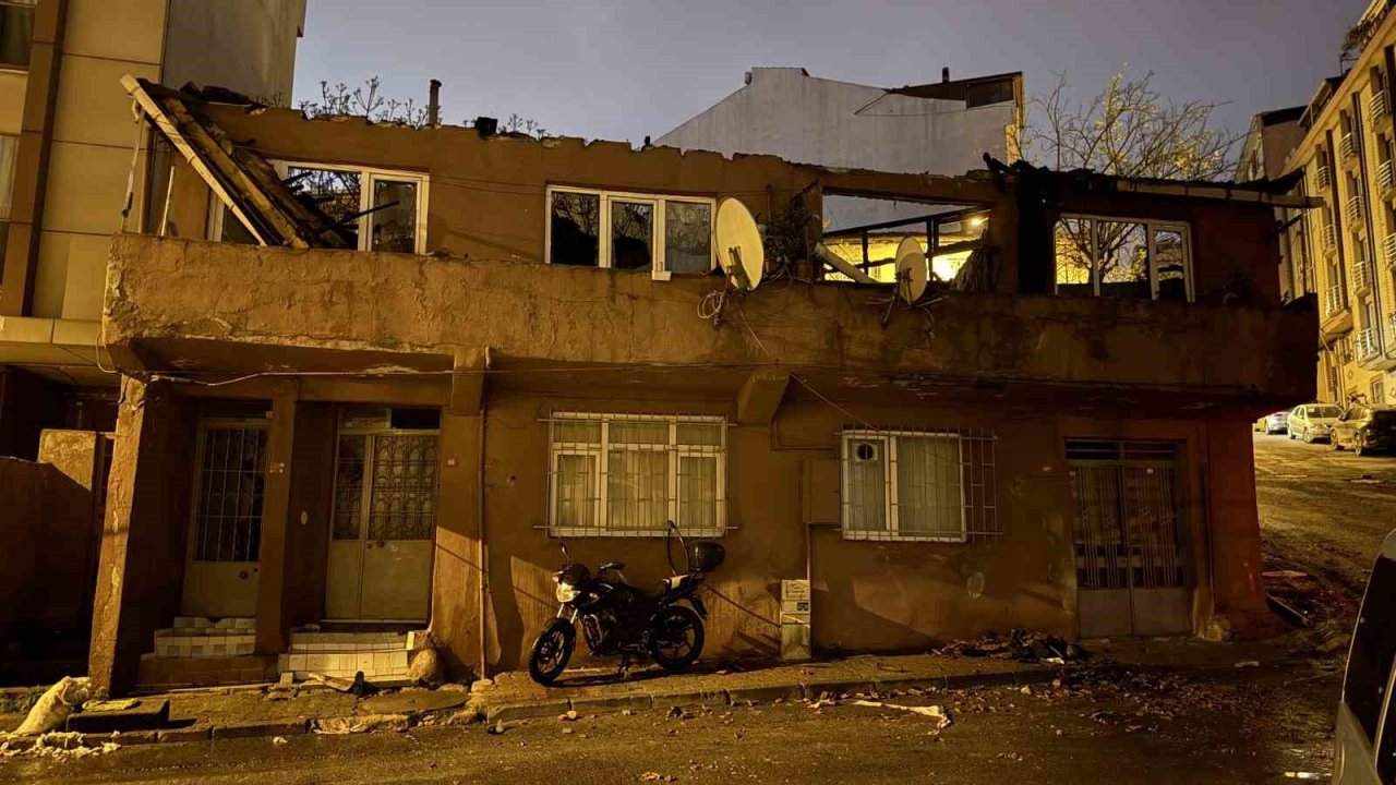 Gaziosmanpaşa’da İki Bina Alev Alev Yandı