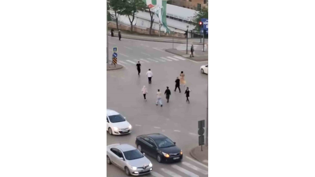 Mendilciler İle Sürücü Akan Trafikte Kavga Etti