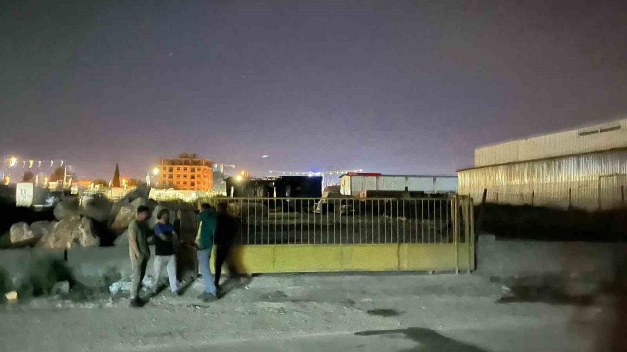 Hurdacı Dükkanı Alevlere Teslim Oldu