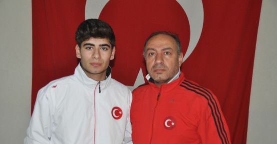 Annesi ölümle, o rakipleriyle savaşıp iki altın madalya kazandı