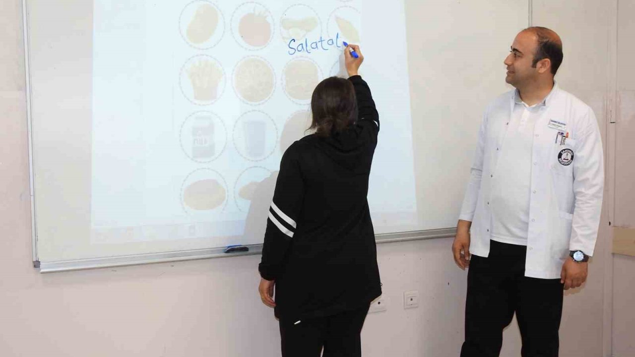 Kadınlar, Yıllar Sonra Okuma-yazma Öğrenmenin Mutluluğunu Yaşıyor