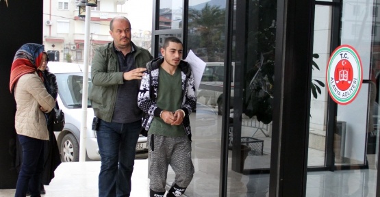 Alanya’da 4 ayrı hırsızlık suçundan aranan şahıs yakalandı