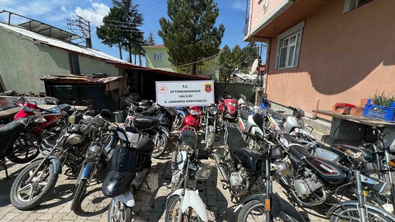 Motosikletlerin Şasi Numaraları Değiştirip Satan Tamirciyi Jandarma Yakaladı