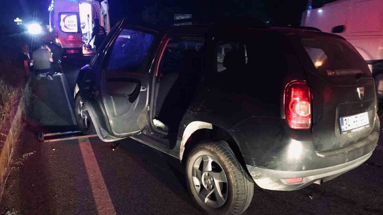 Ayvalık’ta Seyir Halindeki Traktöre Otomobil Arkadan Çarptı: 1 Ölü, 2 Yaralı