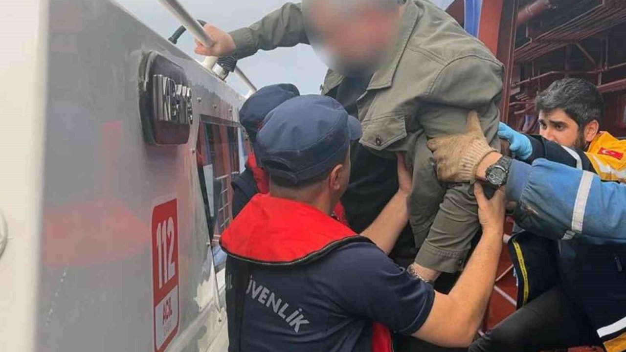 Ticari Gemide Rahatsızlanan Vatandaşa Tıbbi Tahliye