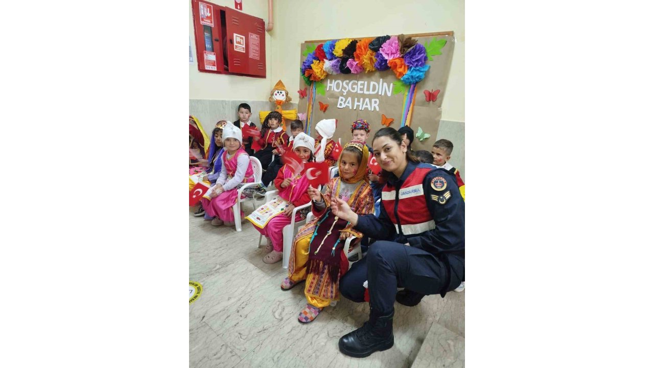 Jandarma’dan Miniklere Bayram Sürprizi