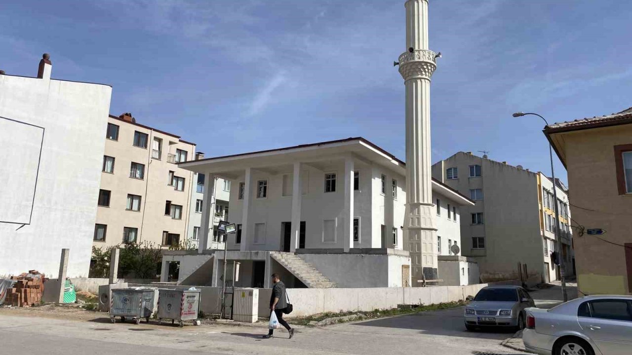 Yaklaşık 10 Yıl Önce Yapımına Başlanan Cami Bitirilemedi